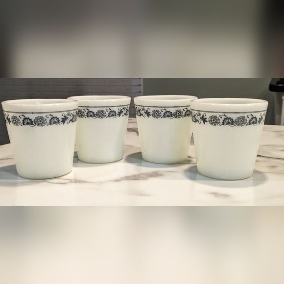 Set of 4 Pyrex mugs - Picture 2 of 9